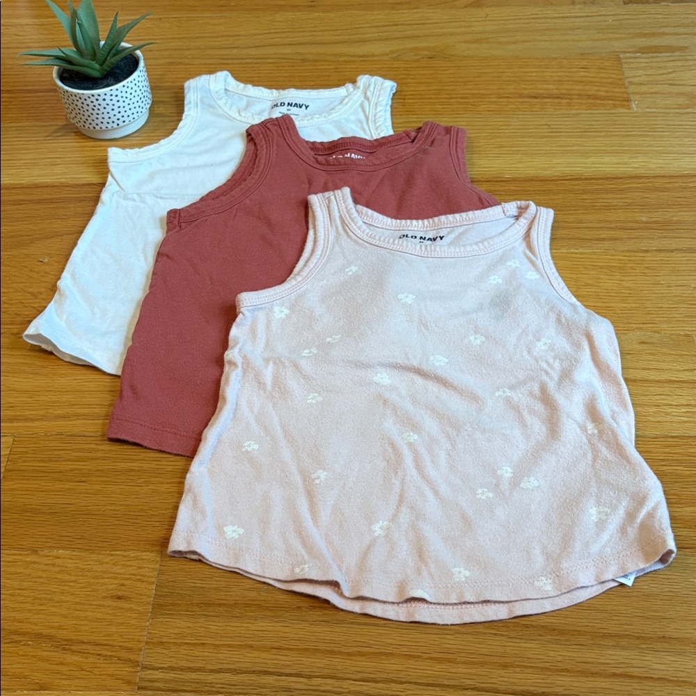 4/$21 2T Set of 3 Old Navy Baby Tank Tops